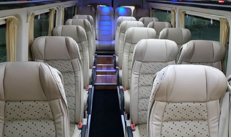 United Kingdom: Coach company in England in England and Wakefield